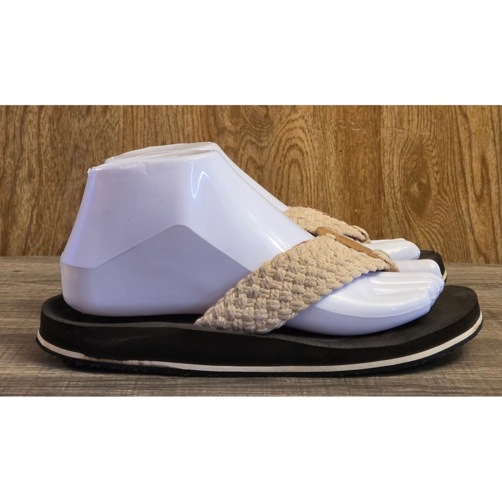 L.L. Bean Woven Thong Sandals Womens Size 7 Beige Black